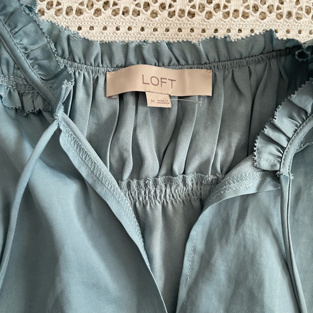Loft, Ann Taylor Bundle of two blue women’s blouses size M-L - Picture 4 of 6